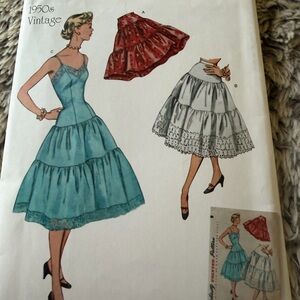 Simplicity 1950s Vintage Red and White A-Line Skirt